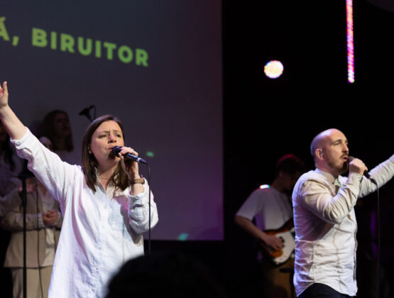 Debora singing1